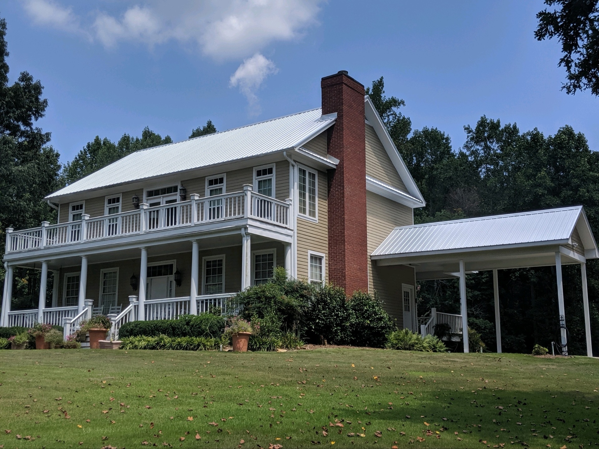 Phillips Roofing crew installing shingles on an Alabama home